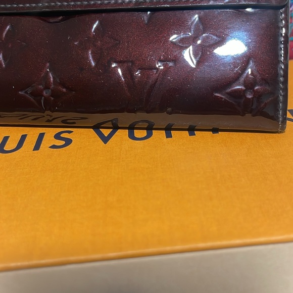 Louis Vuitton Amarante Vernis Sarah Monogram Wallet - Picture 7 of 17
